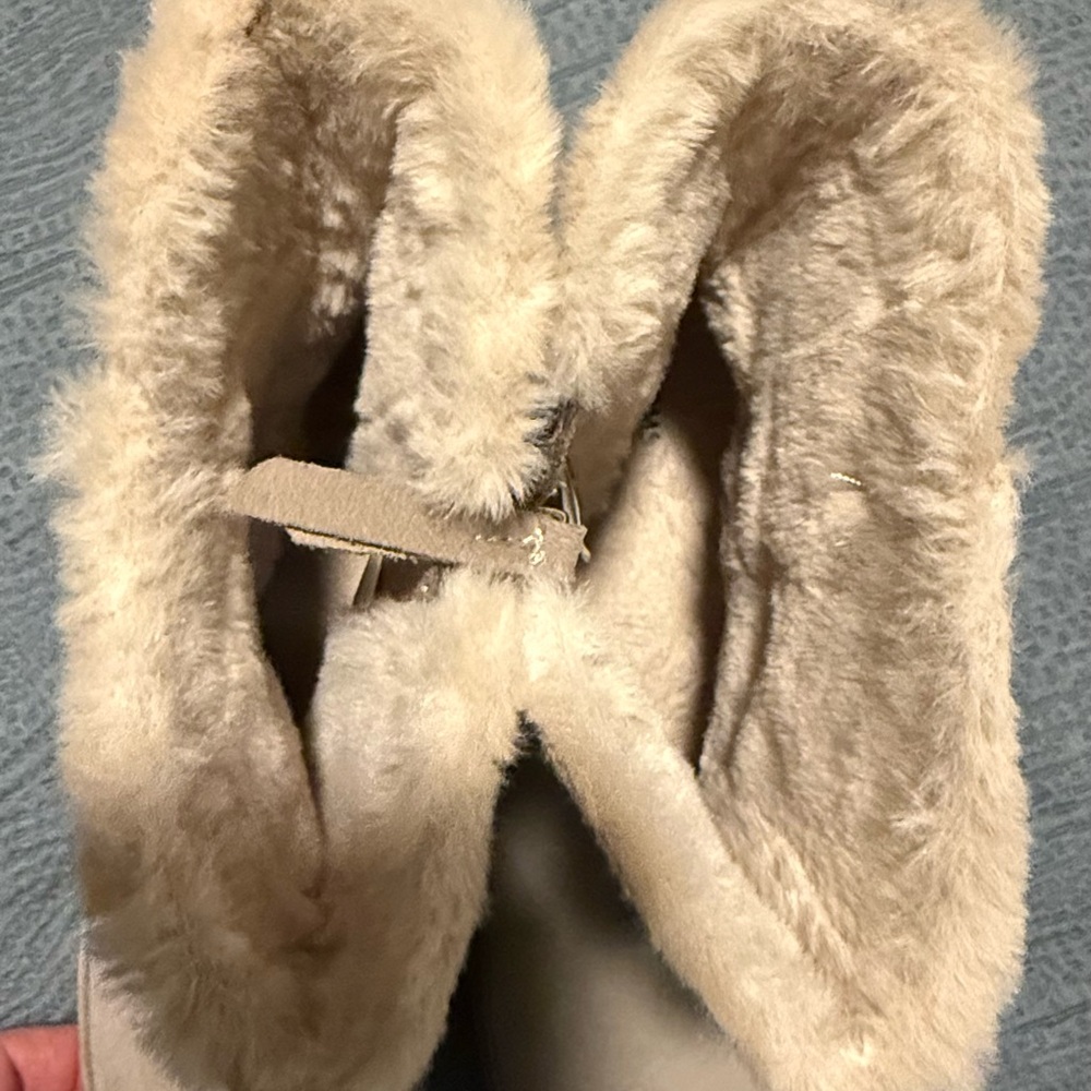 EUC TOMS Women's 7.5 Tan Fur-Lined Snow Winter Boots - Picture 4 of 4